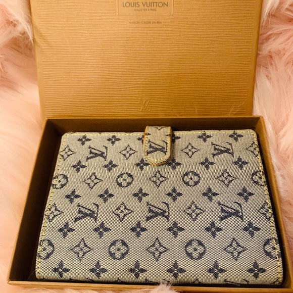 Louis Vuitton Accessories - ‼️Sold‼️💯 Louis Vuitton classic pm agenda